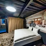 Sinatra Cigar House Apartmán *