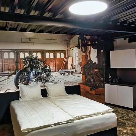 Sinatra Cigar House *