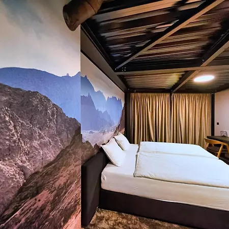 Sinatra Cigar House *