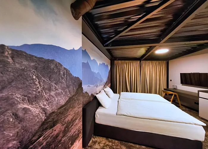 Sinatra Cigar House *